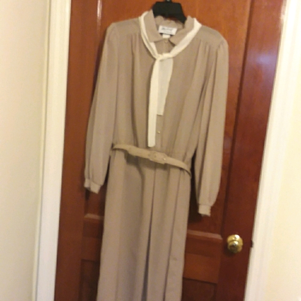 Malouf of Dallas SIZE 16 Midi EUC